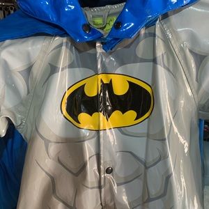 Size 5/6 Boys Batman Rain-jacket in good condition.